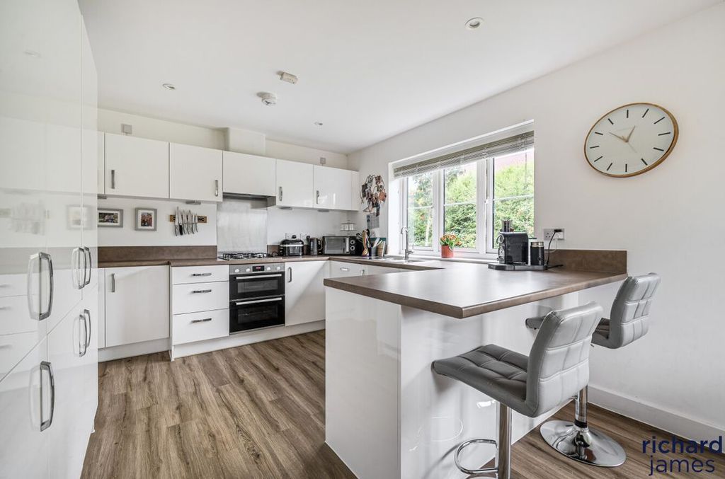 Property photo 3 of 16 c540Bb617A734ee8A3B7954F7040626c