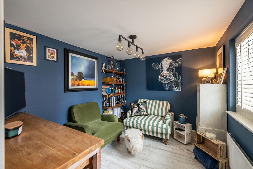 Property photo 2 of 25 1 Field Close Internals More-4.Jpg