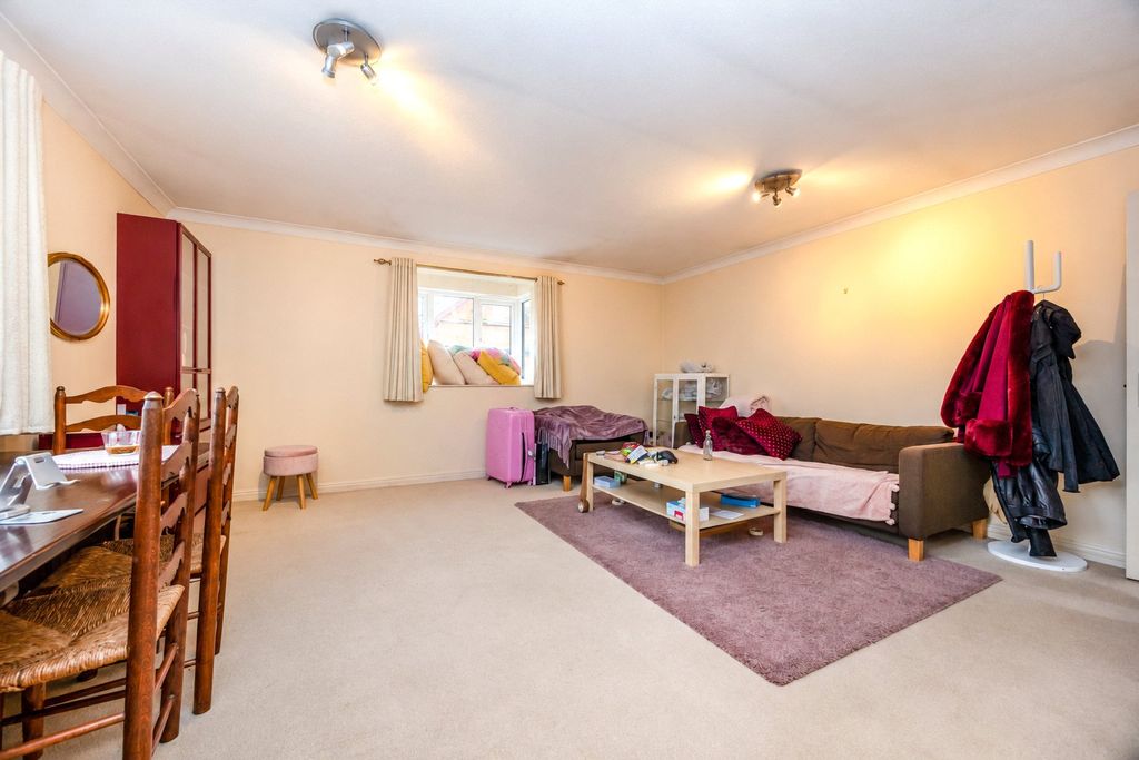 Property photo 2 of 9 Picture No. 10