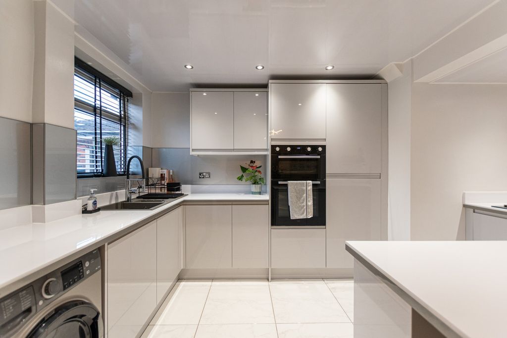 Property photo 3 of 31