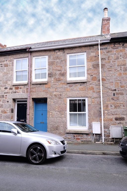 Property photo 1 of 8 2 Bedroom Mid Terrace House For Sale
