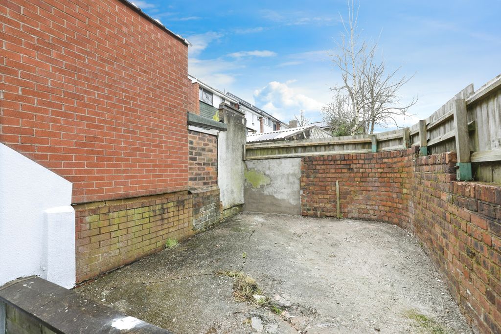 Property photo 3 of 18 Outside