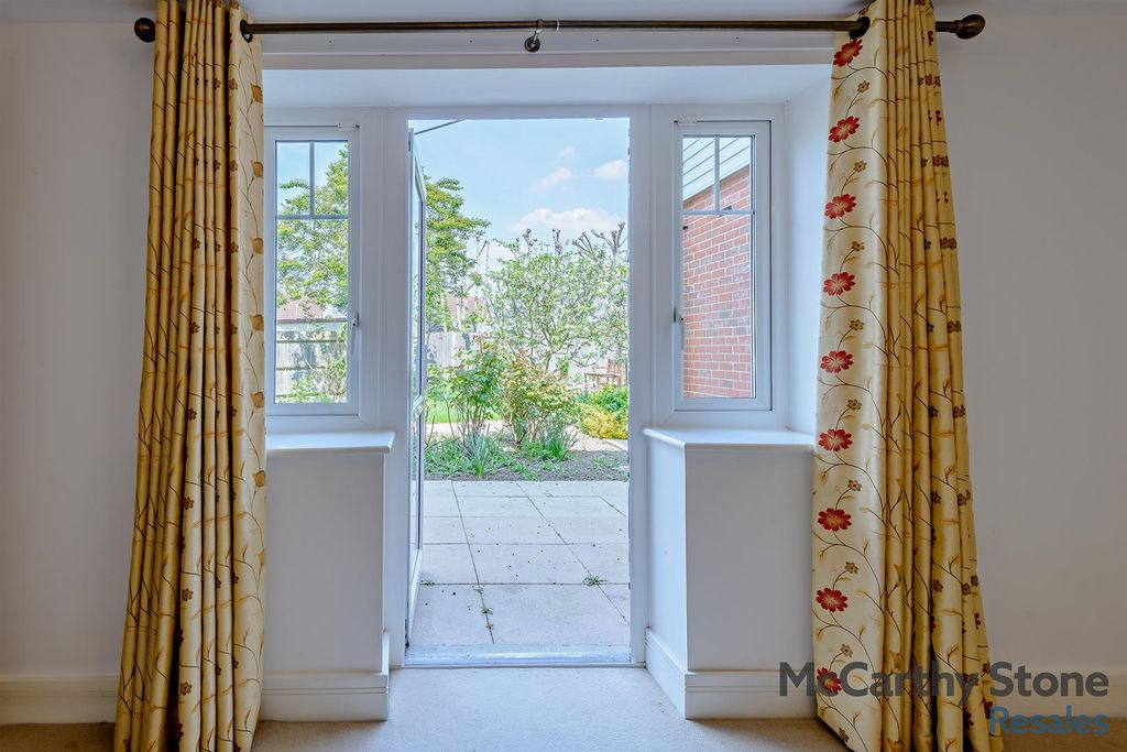 Property photo 3 of 18 8646337-Interior11-800.Jpg