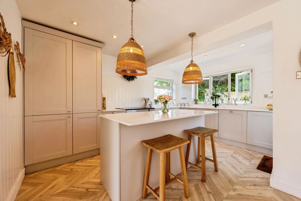 Property photo 3 of 19 Pbox-Img.Jpg