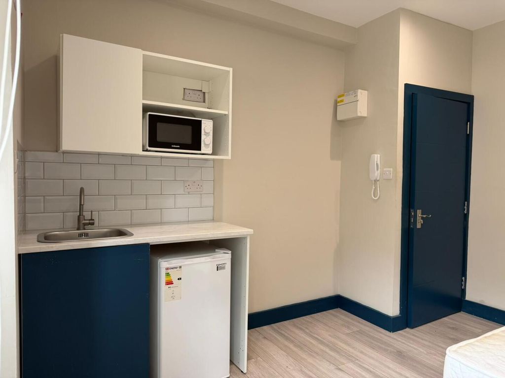 Property photo 1 of 5 Kitchen