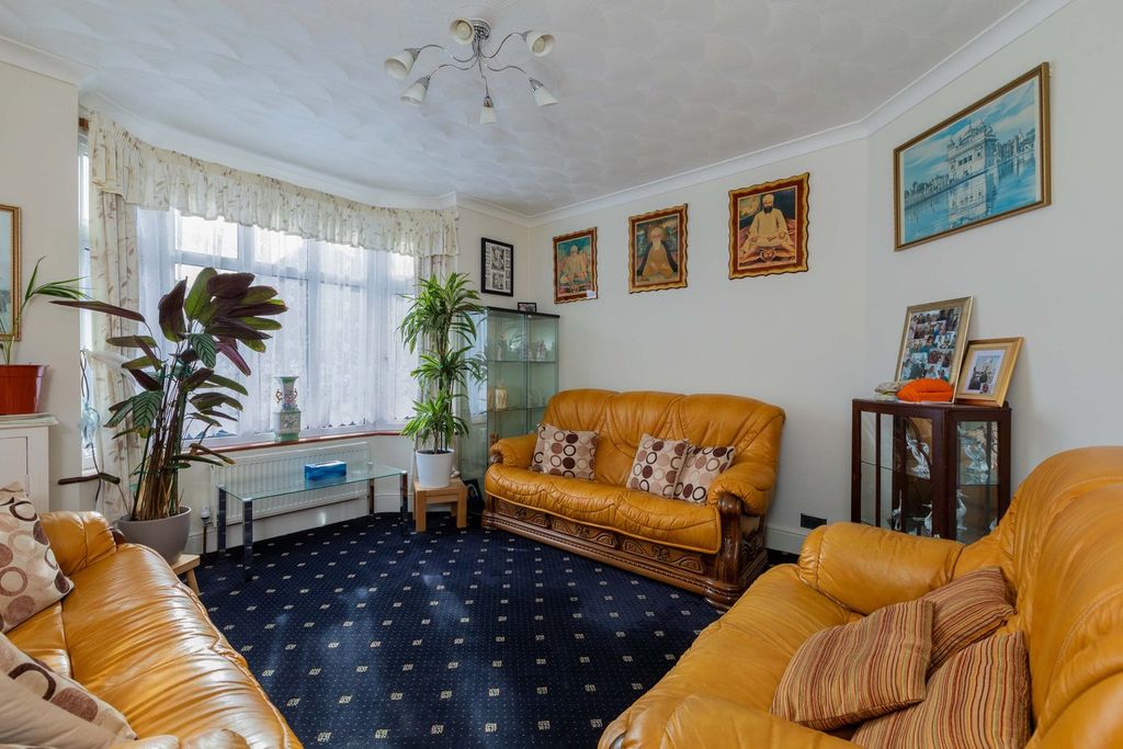 Property photo 3 of 18