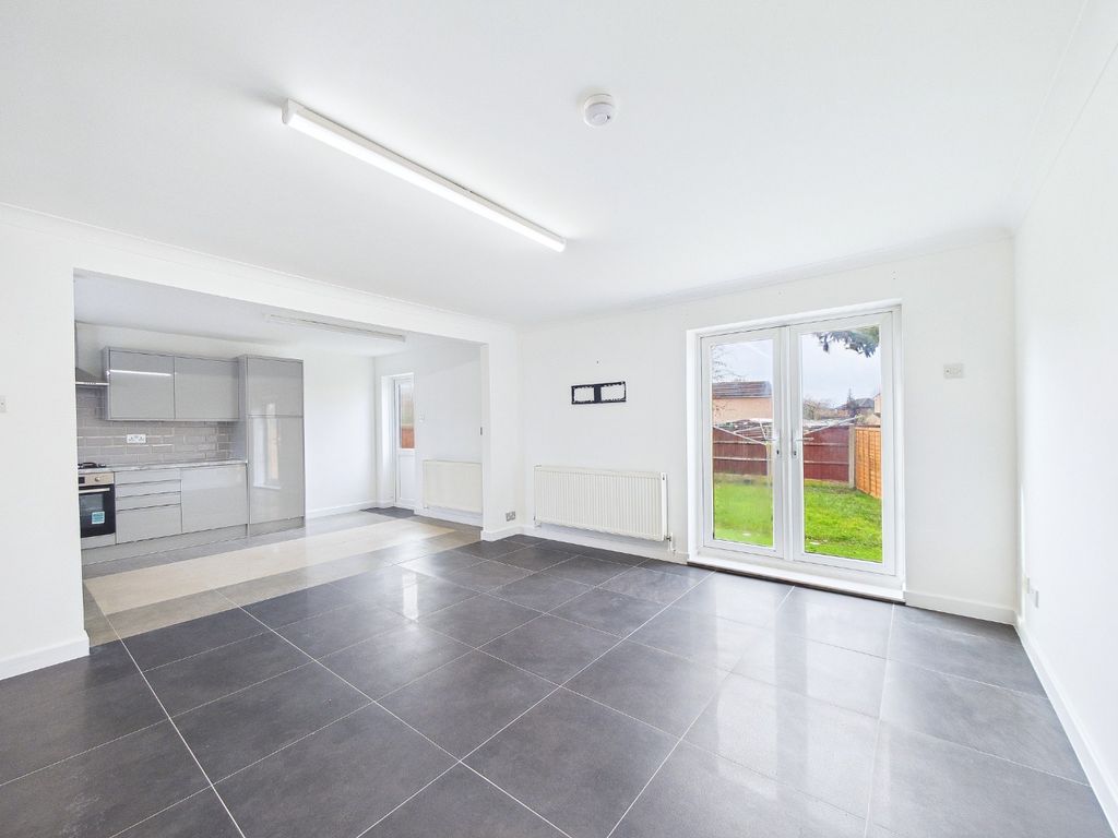 Property photo 3 of 14 4935276