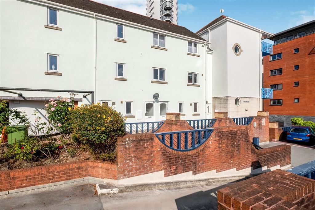 Property photo 1 of 8 Front