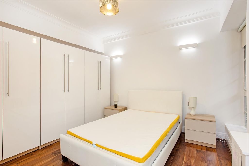 Property photo 2 of 6 Flat_6,_32_Grosvenor_Street_London_(16)[1].Jpg