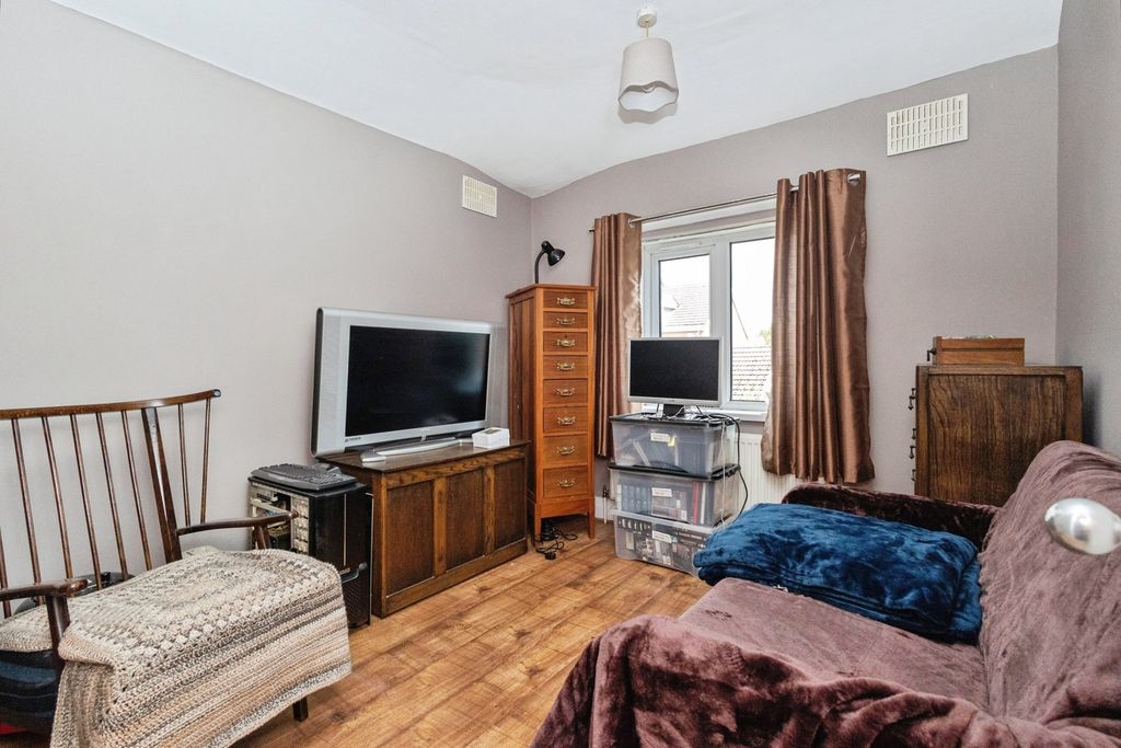 Property photo 2 of 17 Photo