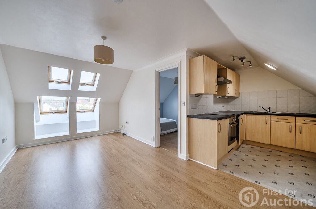 Property photo 2 of 6 Picture No. 12