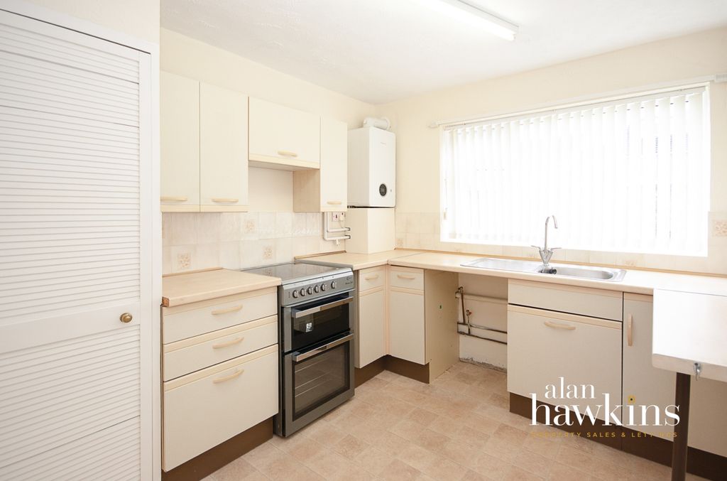Property photo 3 of 6 Kitchen-3