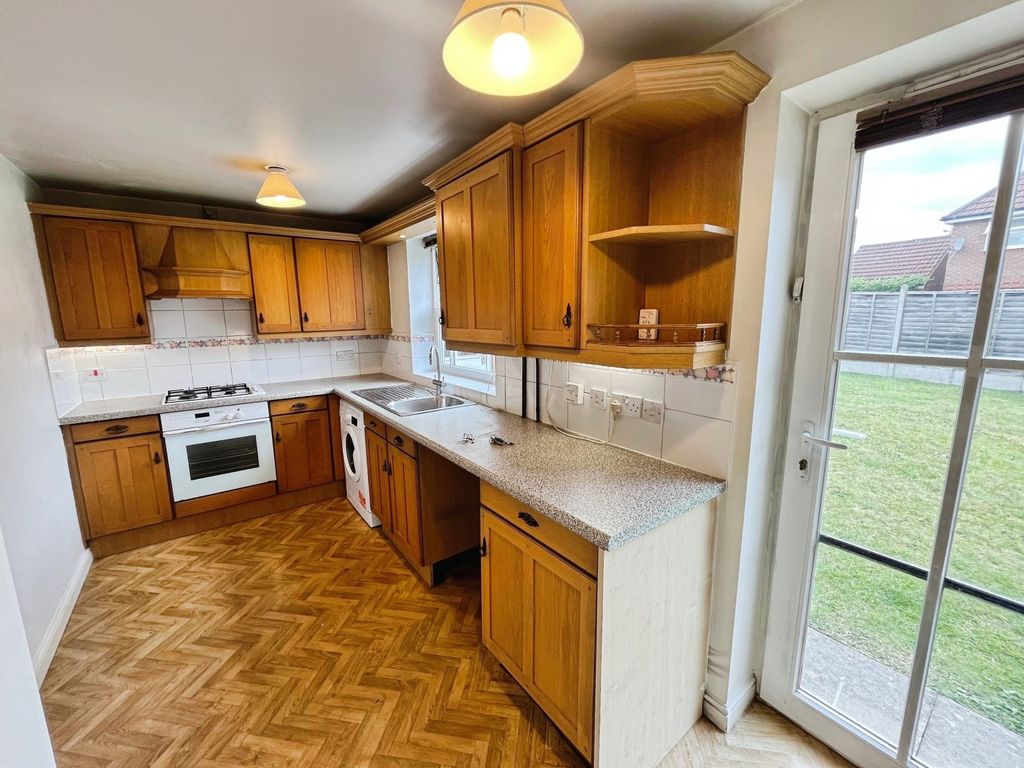 Property photo 3 of 17 Kitchen