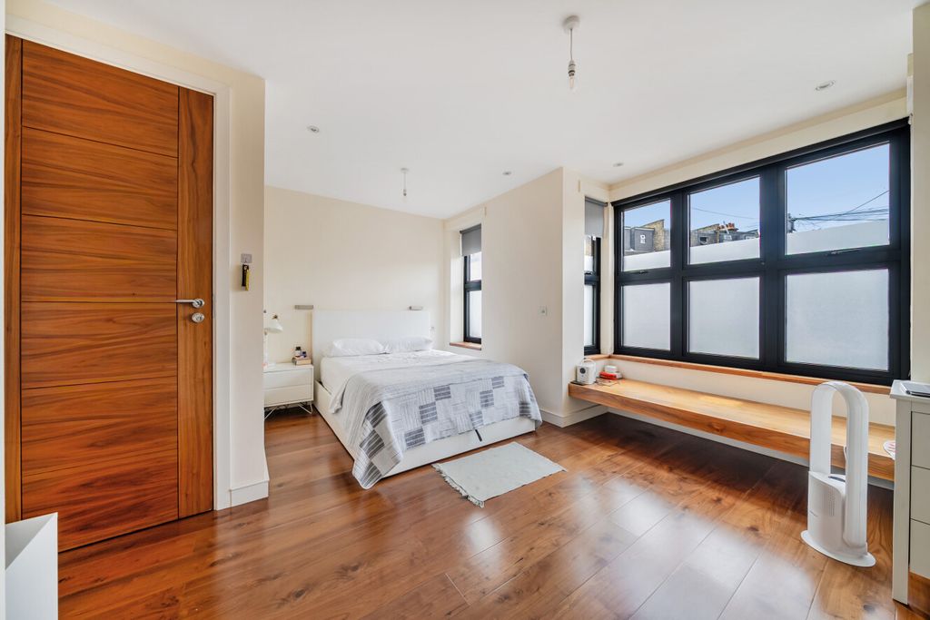 Property photo 2 of 18 1480208-8-6A32d64...
