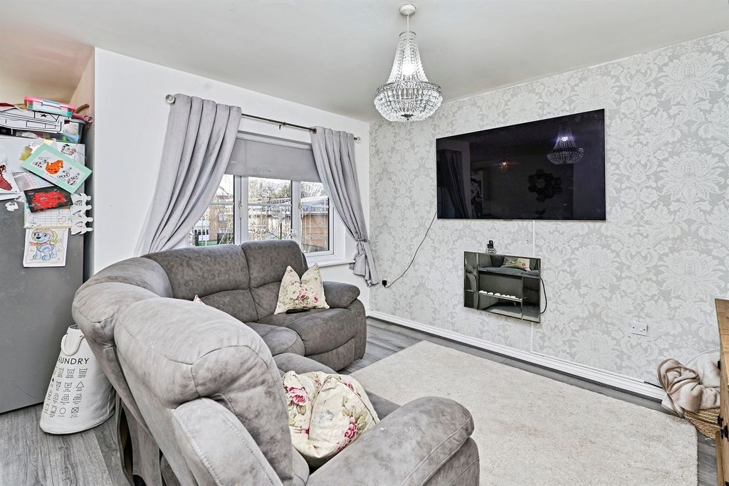 Property photo 2 of 20