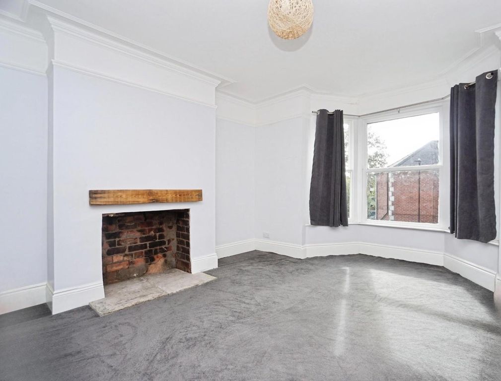 Property photo 2 of 27 Lounge