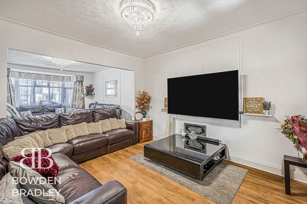 Property photo 2 of 26