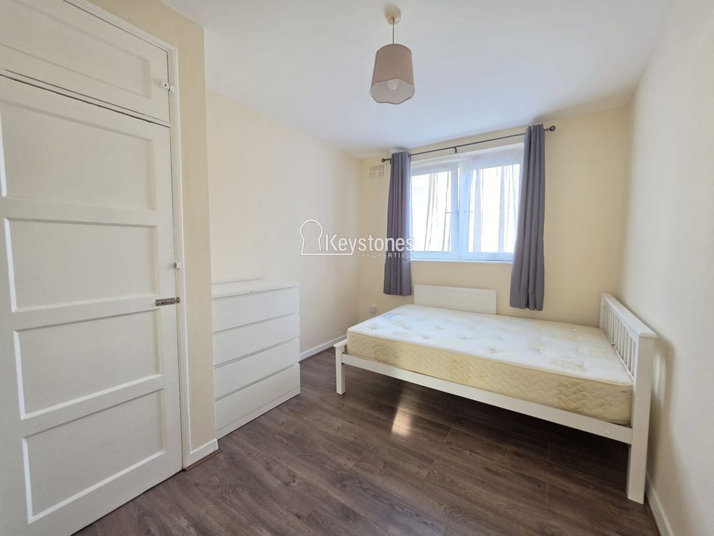 Property photo 1 of 10 Double Bedroom