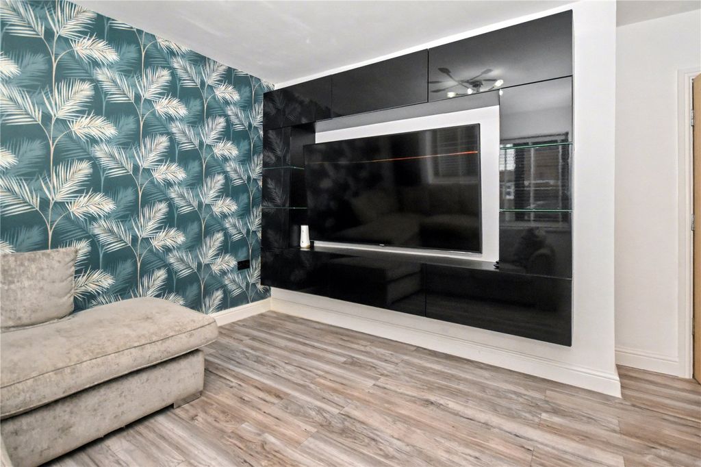 Property photo 2 of 17 Picture No. 13