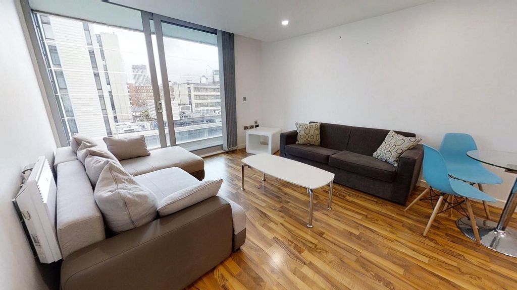 Property photo 3 of 24 Lounge