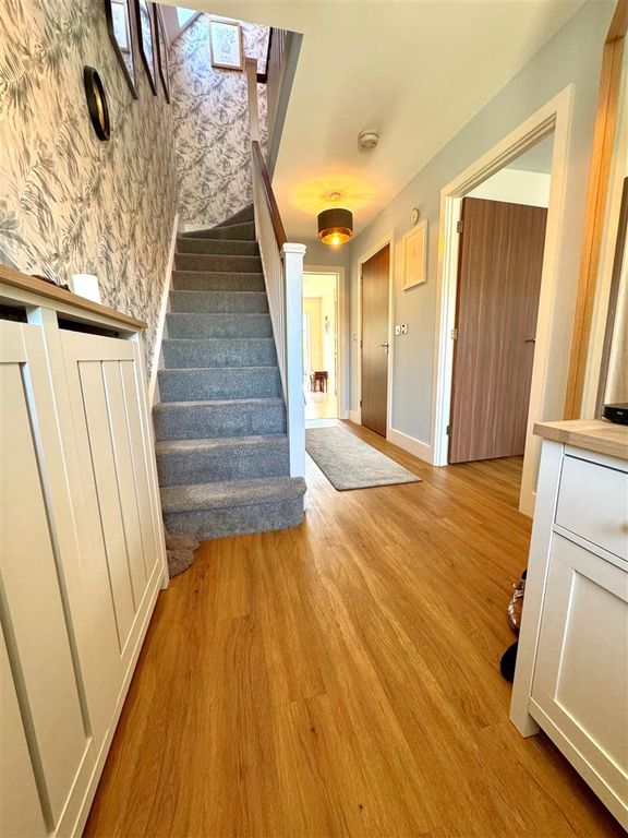 Property photo 3 of 16 Hallway.Jpg