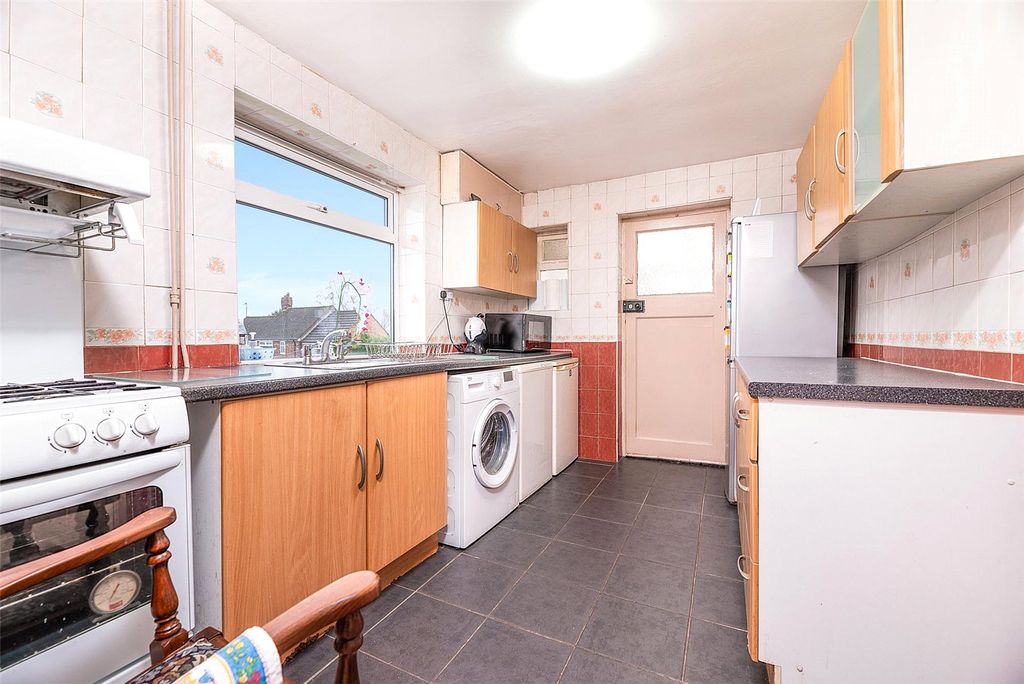 Property photo 3 of 33 Picture No. 10