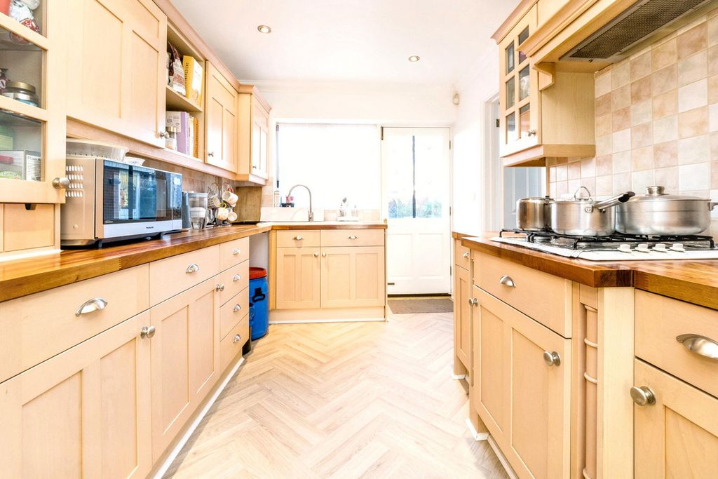 Property photo 2 of 22