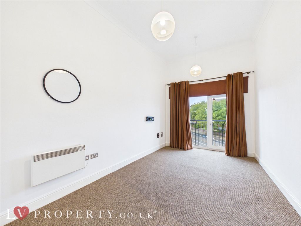 Property photo 2 of 10 Picture No. 15