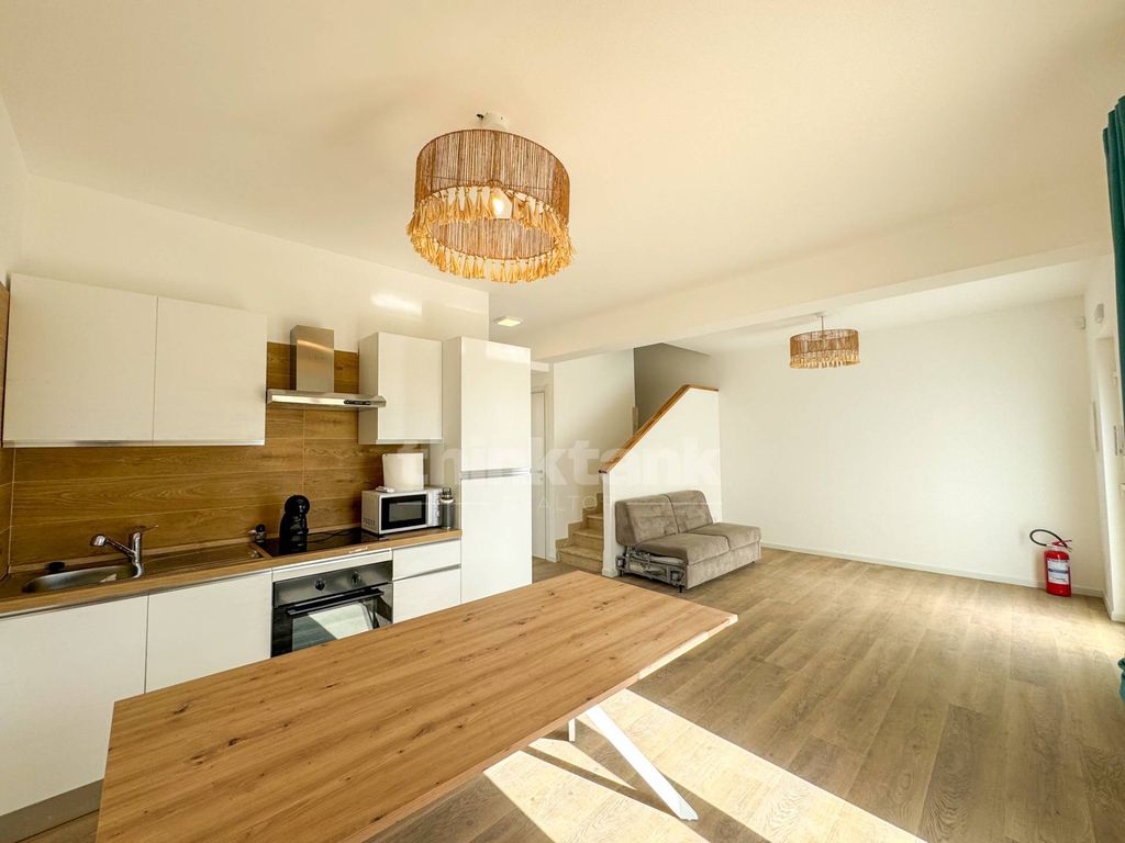 Property photo 1 of 32