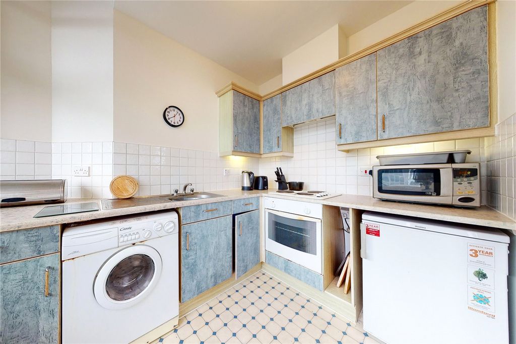Property photo 2 of 10 Kitchen