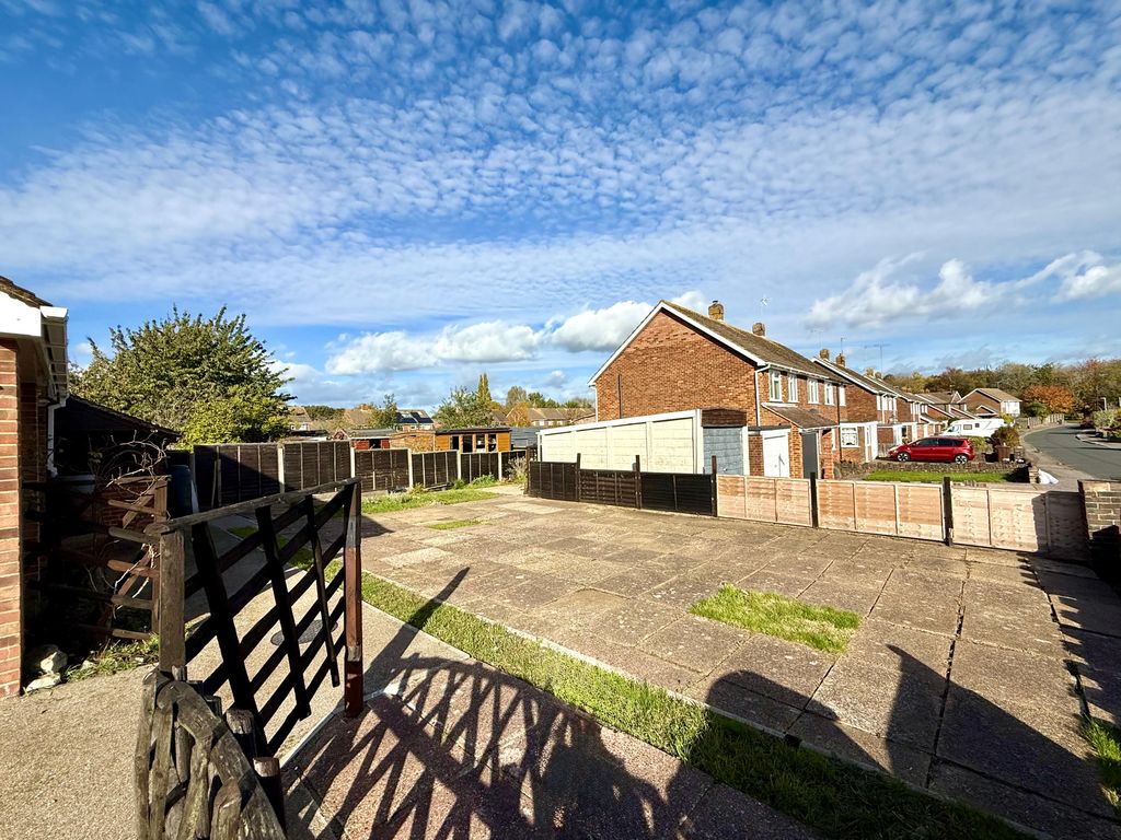 Property photo 2 of 28