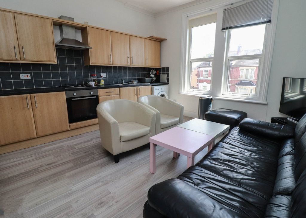 Property photo 2 of 8 Picture No. 26