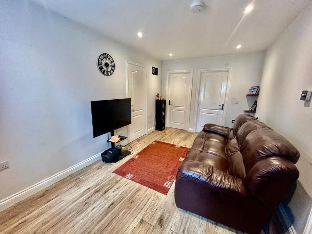 Property photo 2 of 6