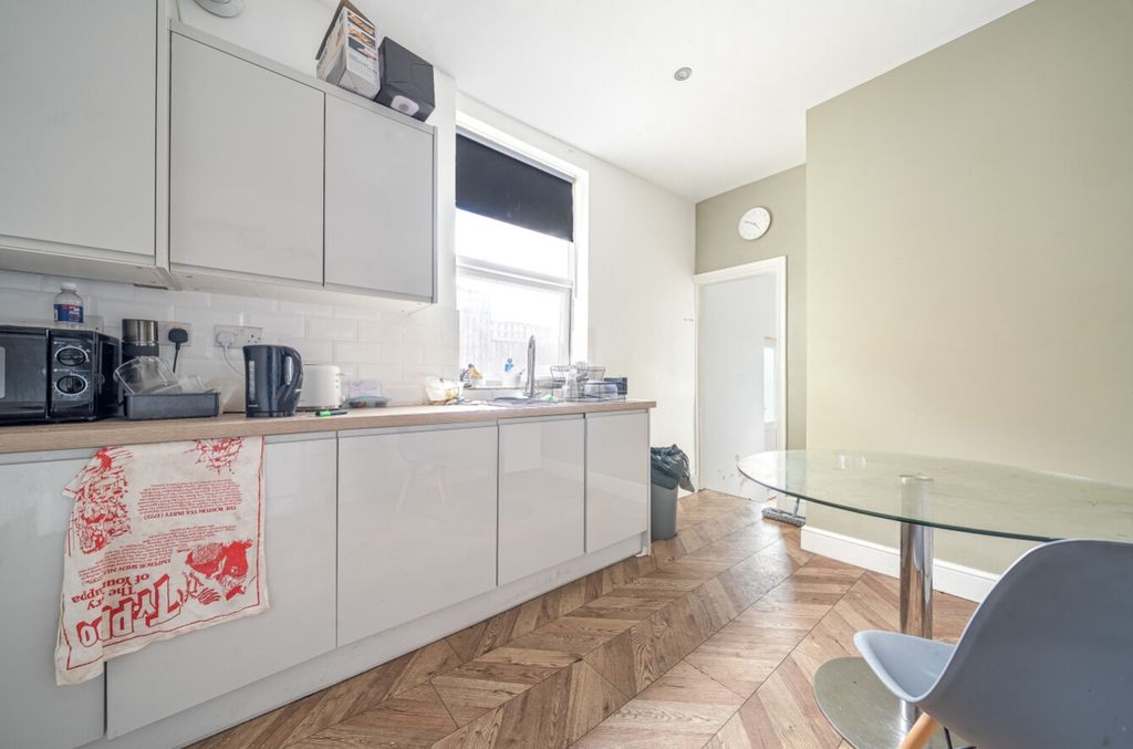 Property photo 3 of 21 1319959-4-686c3Ae8E270B