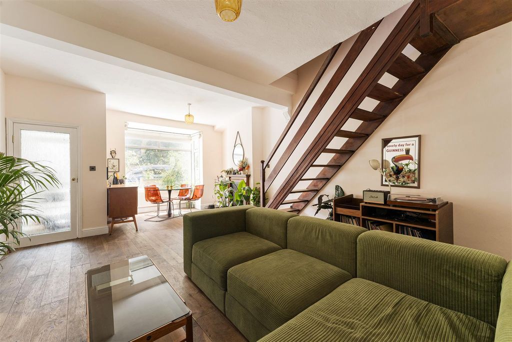 Property photo 2 of 44 Bakers Hill, E5
