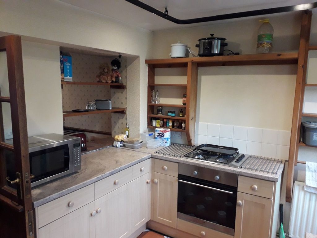 Property photo 3 of 13 Fitted Kitchen