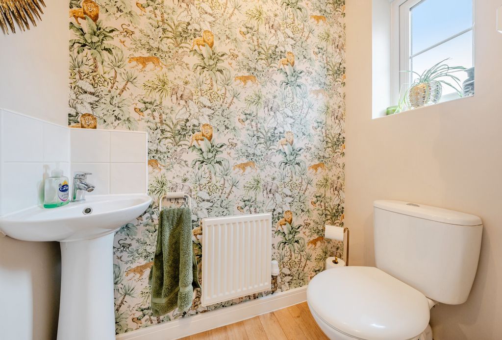 Property photo 2 of 14 1385996-11-69282c...