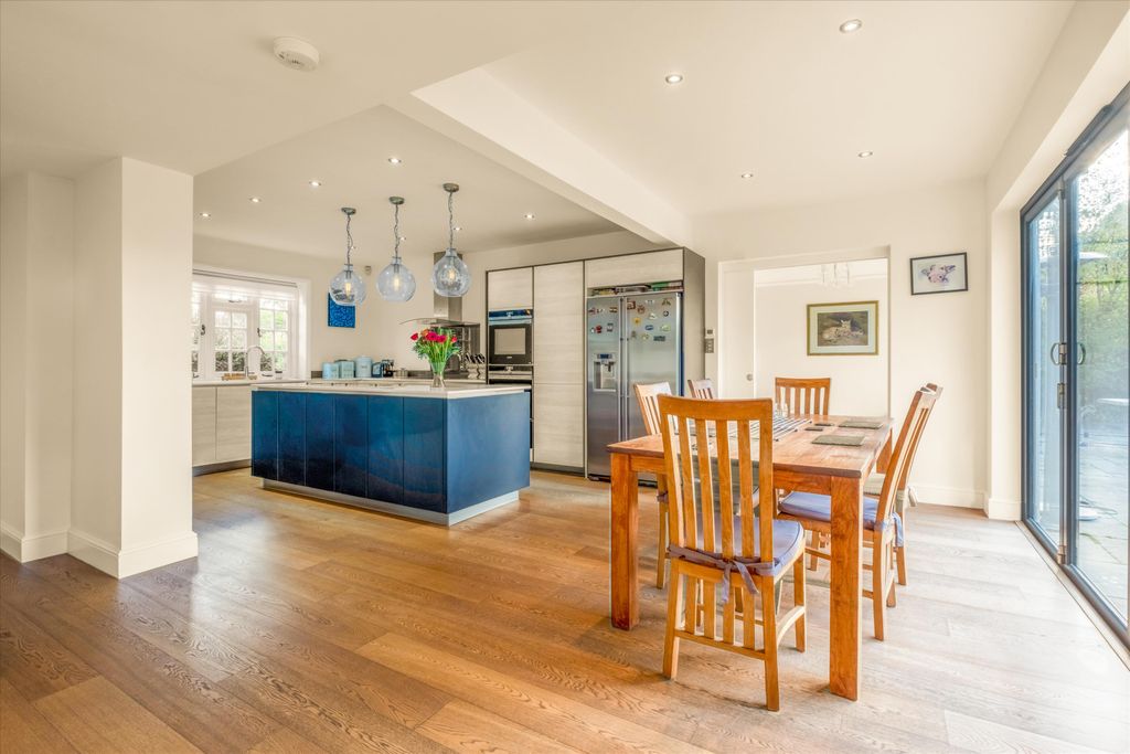 Property photo 3 of 28 Image