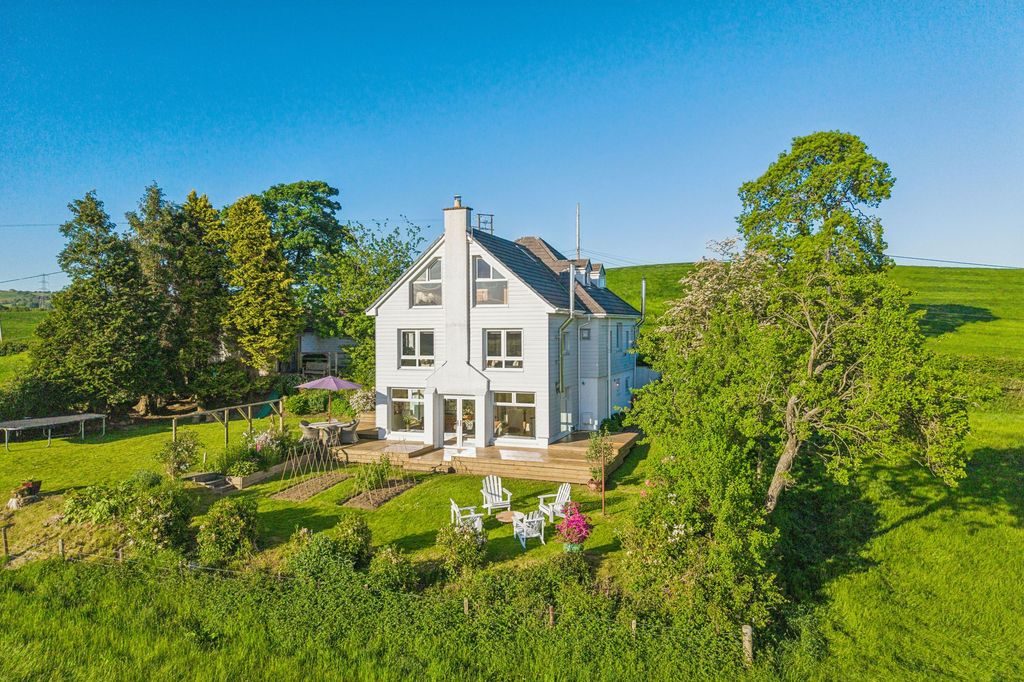 Property photo 1 of 52