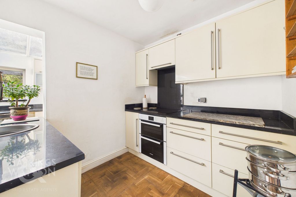 Property photo 3 of 44