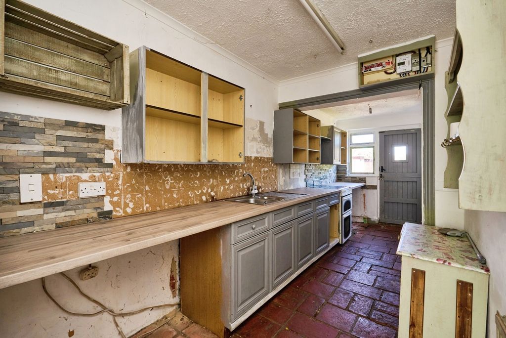 Property photo 3 of 12 Photo