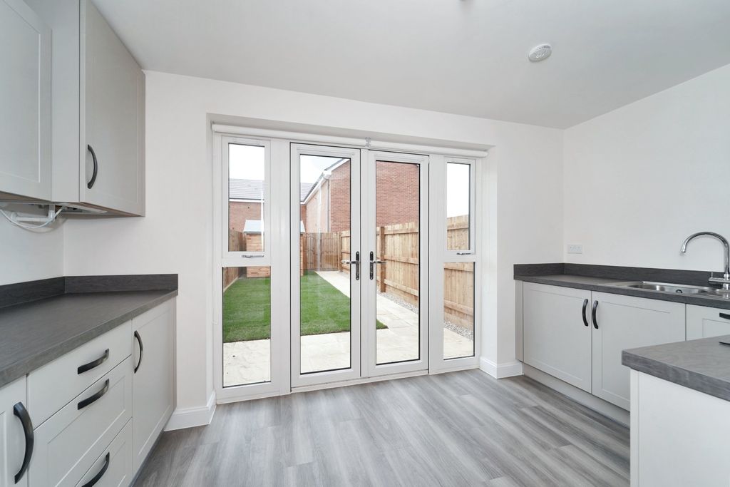 Property photo 3 of 16 Picture No. 10