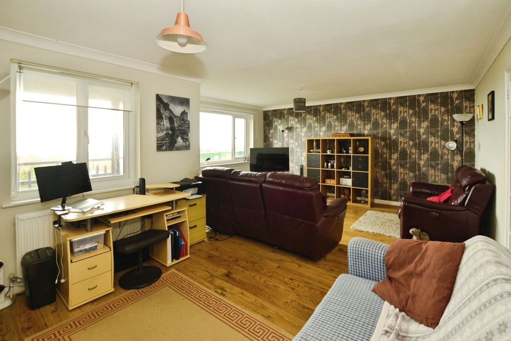 Property photo 3 of 17 Photo