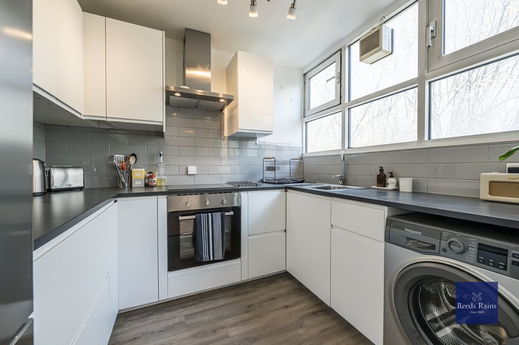 Property photo 2 of 12 Kitchen