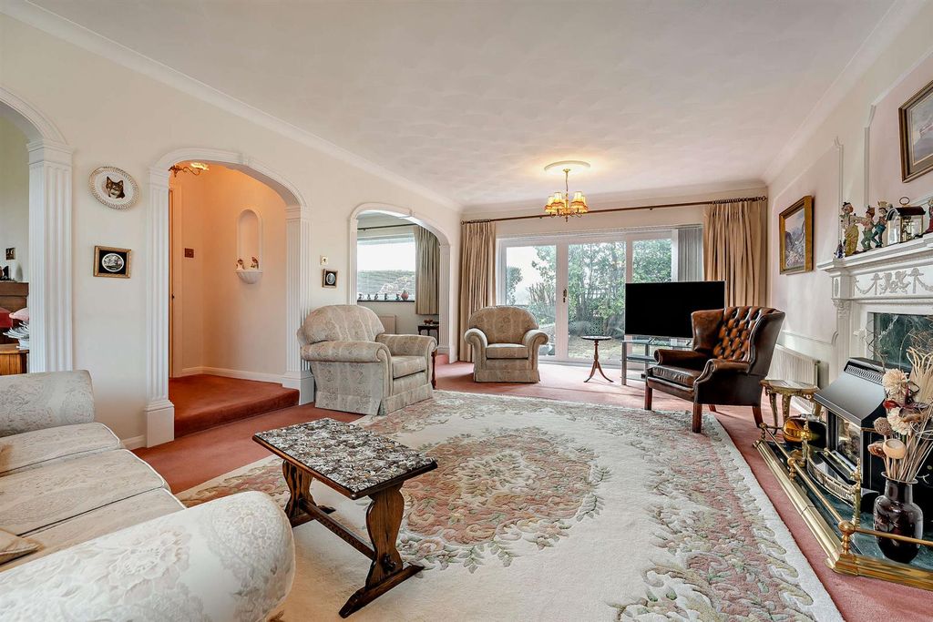 Property photo 2 of 24 8639437-Interior09-800.Jpg