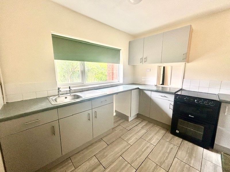 Property photo 2 of 10 Kitchen