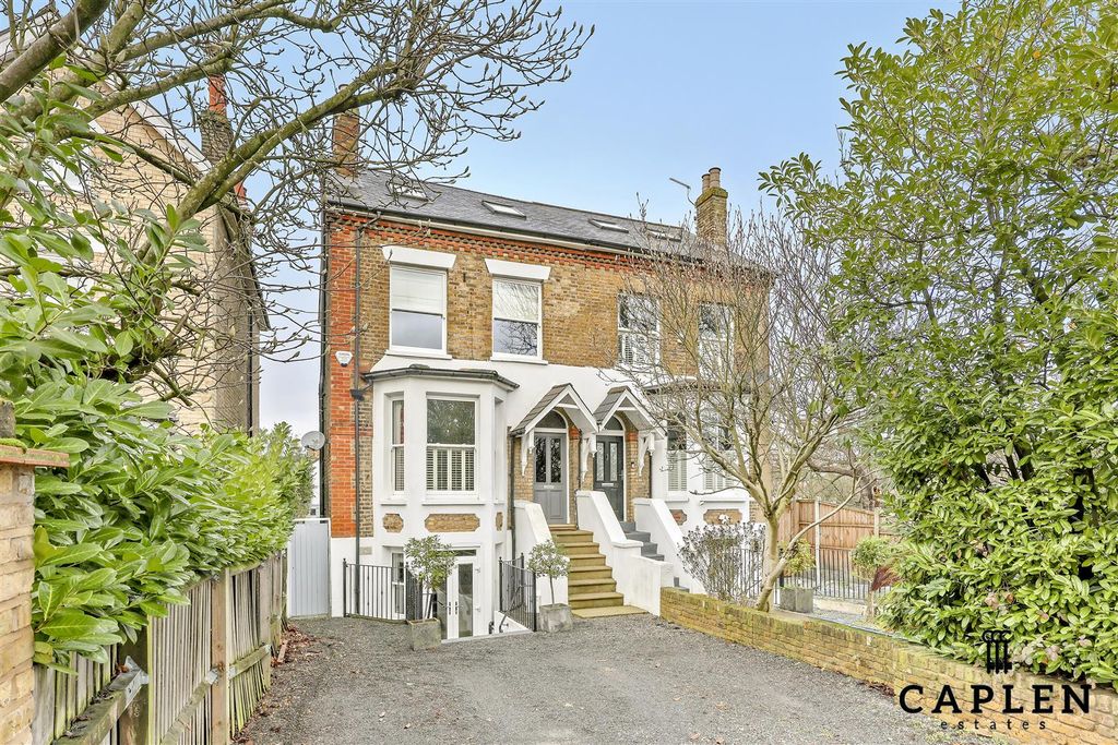 Property photo 1 of 32