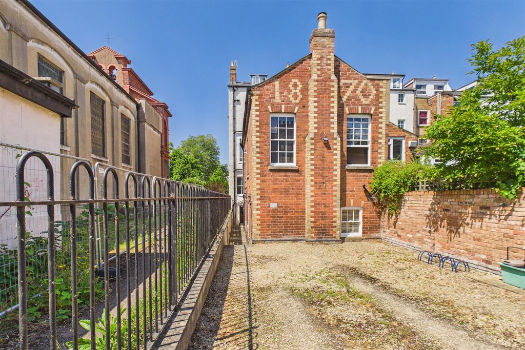 Property photo 2 of 38 4 | 5 | 6 Montpellier Mews, City Centre, Glouceste