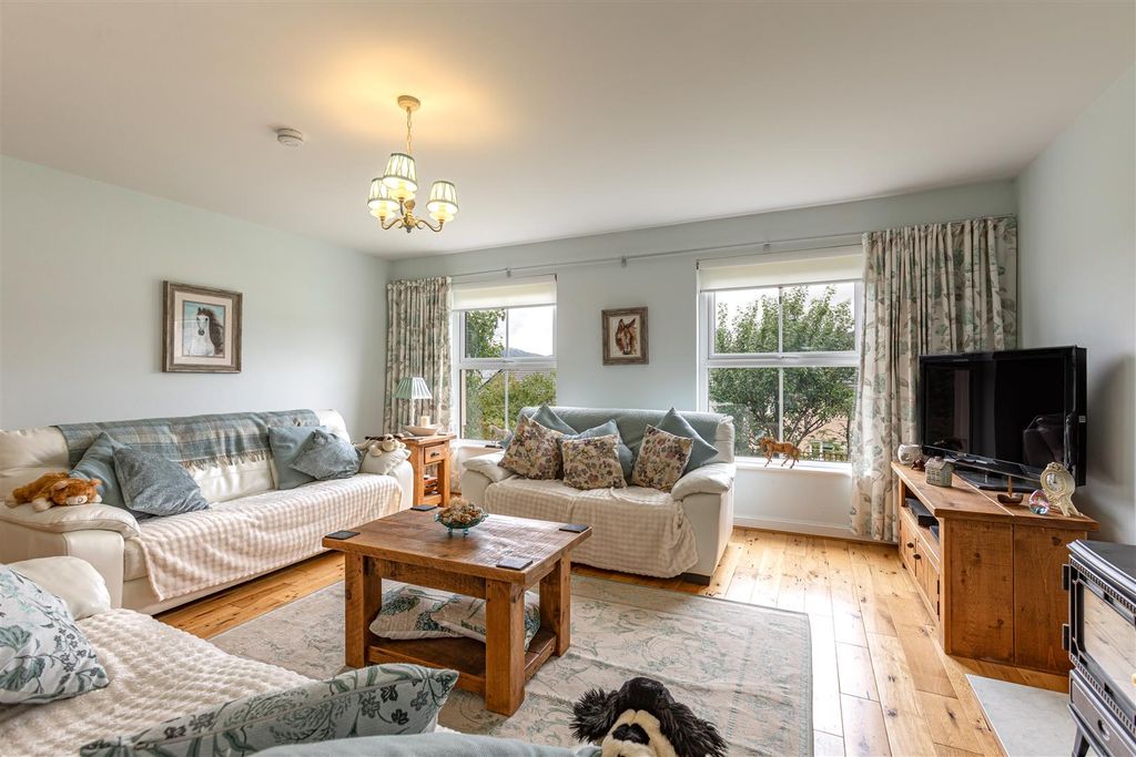 Property photo 3 of 30 6 Todburn Way Clovenfords 15.Jpg