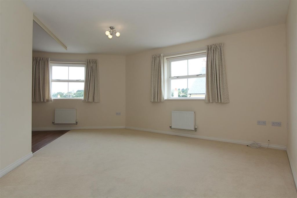 Property photo 3 of 10 3 Lounge 1.Jpg